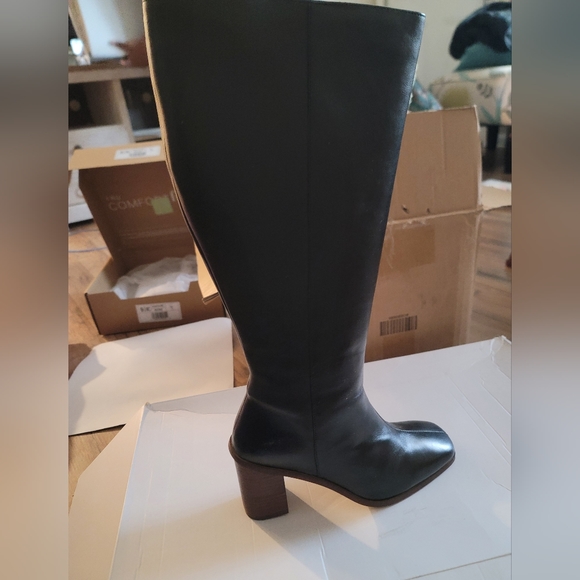 Never worn Journee collection Extra Wide Calf Boots - Picture 3 of 3